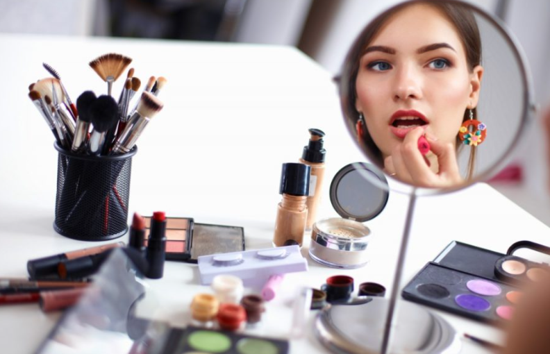 Jasa Makeup Artist & Rias Wajah Profesional