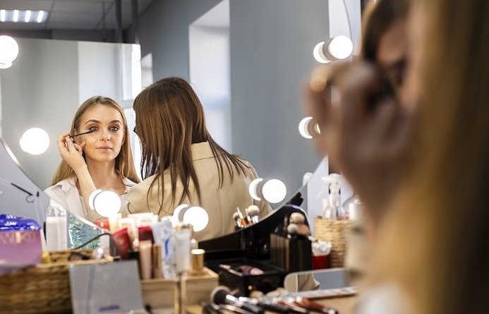 Jasa Makeup Artist & Rias Wajah Profesional